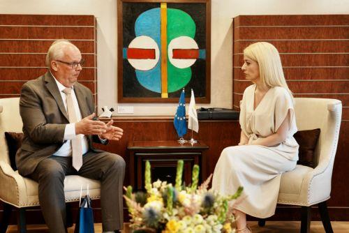 Εκτίμηση για στάση αρχών στο Κυπριακό εξέφρασε η ΠτΒ σε Πρέσβη Φινλανδίας