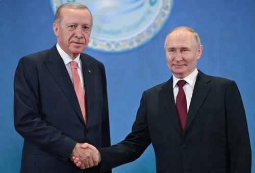 Ερντογάν προς Πούτιν: «Θα ήθελα να σας φιλοξενήσω στη χώρα μου το συντομότερο»