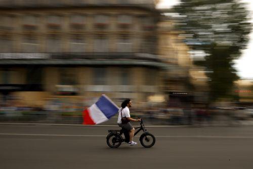 Μετά την συγκρότηση της νέας γαλλικής Εθνοσυνέλευσης θα λάβει αποφάσεις ο Μακρόν