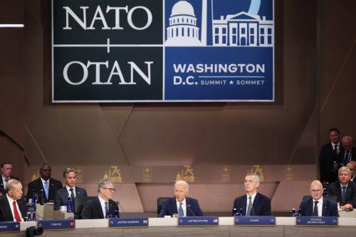 Το NATO ενισχύει την υποστήριξή του στην Ουκρανία