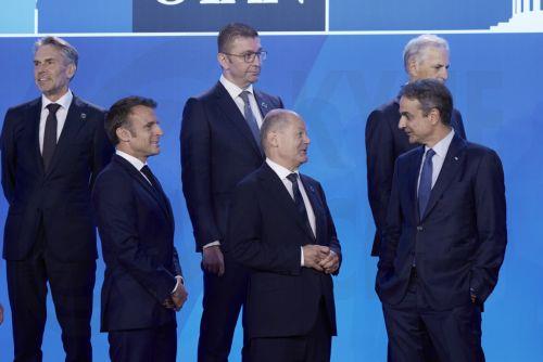 رئيس وزراء اليونان يؤكد في قمة الناتو على ضرورة استئناف المحادثات القبرصية