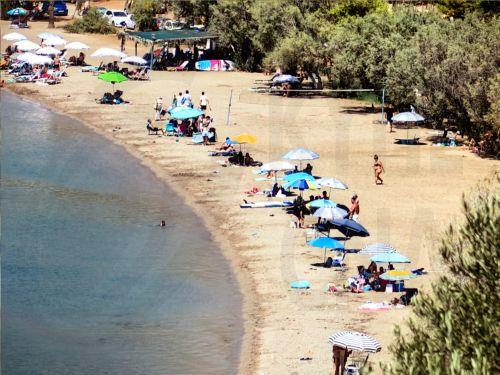 Εξαιρετικά τα νερά κολύμβησης στην παραλία Αγίας Βαρβάρας στον Άγιο Τύχωνα