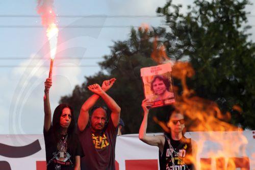 «Γύρισα, αλλά αυτό που ζω δεν είναι ζωή», λέει Ισραηλινή πρώην όμηρος της Χαμάς