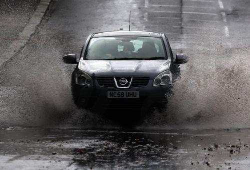 Σε συναγερμό για σφοδρές βροχοπτώσεις η Αγγλία