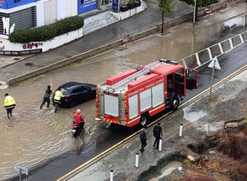 Συμφόρηση σε δρόμους της Λευκωσίας, ακινητοποιήθηκαν οχήματα λόγω μπόρας