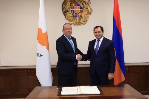 Defence Minister says relations with Armenia are excellent during official visit