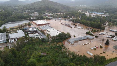 Ο Μπάιντεν υπόσχεται βοήθεια μετά τον τυφώνα που στοίχισε τη ζωή σε 100 άτομα