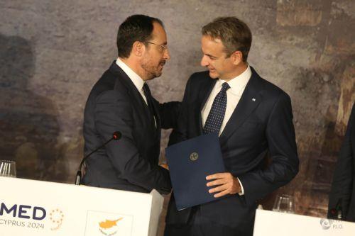 Mitsotakis hopes tripartite meeting to lead to resumption of Cyprus talks