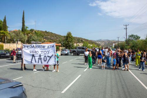 Διαμαρτυρία κατοίκων Άλασσας για ακύρωση εκλογής του κοινοτάρχη