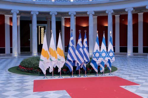 Δεν υπάρχουν όρια στις προοπτικές συνεργασίας είπε ο ΠτΔ στη συνάντηση με Νετανιάχου-Μητσοτάκη