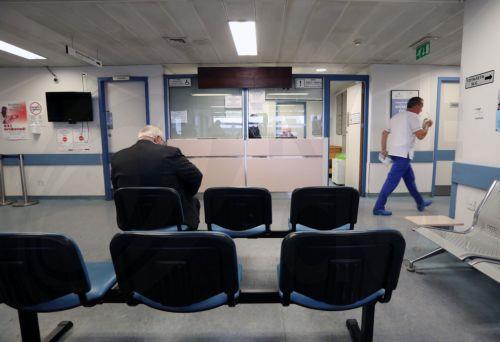 Αύξηση λοιμώξεων σε χαμηλές θερμοκρασίες, κίνδυνος για ευπαθείς, λέει ο Χαριλάου στο ΚΥΠΕ