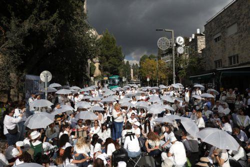 Χαλαρώνουν οι περιορισμοί στις συναθροίσεις στο Ισραήλ