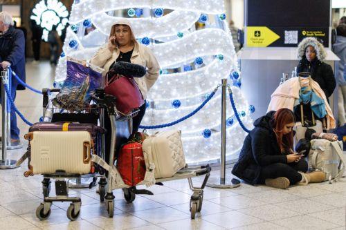 Ισχυροί άνεμοι στη Βρετανία προκάλεσαν προβλήματα στις πτήσεις