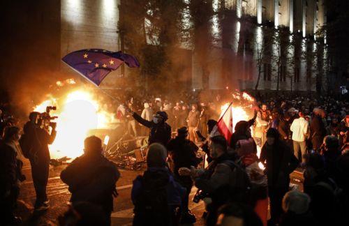 Δεκάδες συλλήψεις στην Τιφλίδα σε διαδήλωση υπέρ της ευρωπαϊκής πορείας