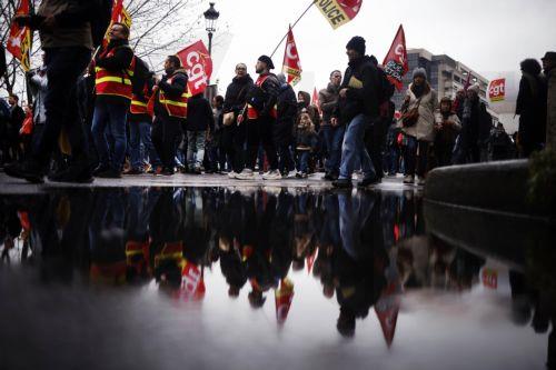 Αλυσιδωτές οι συνέπειες για Ευρώπη από πολιτική αστάθεια Γαλλίας, λέει στο ΚΥΠΕ ο διεθνολόγος Χ. Χρυσοστόμου