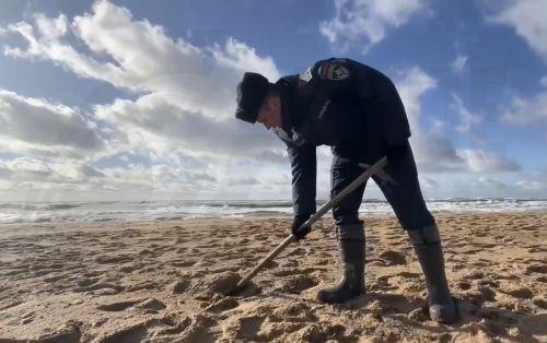 Συνεχίζει να εξαπλώνεται πετρελαιοκηλίδα στη Ρωσία και την Κριμαία