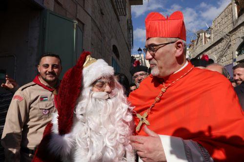 Εκατομμύρια χριστιανοί γιορτάζουν και τα φετινά Χριστούγεννα στη σκιά πολέμων