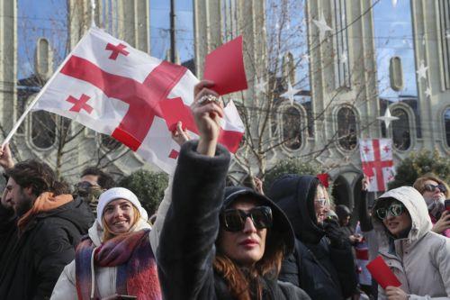 EE: Σοβαρές επιπτώσεις στη κοινωνία Γεωργίας από μέτρα κατά της ελευθερίας έκφρασης