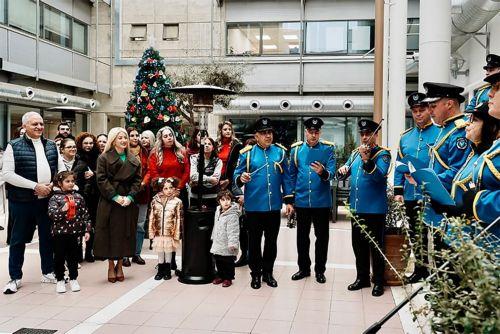 Τα Κάλαντα της Πρωτοχρονιάς άκουσε η Πρόεδρος της Βουλής