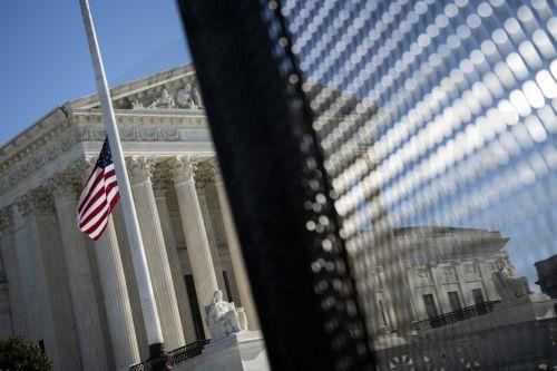 Το Ανώτατο στις ΗΠΑ ανοίγει τον δρόμο για μαζικές απολύσεις δημόσιων λειτουργών