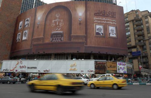 Η Τεχεράνη θα αντιμετωπίσει την όποια επίθεση ως «ολοκληρωτικό πόλεμο», λέει Ιρανός αξιωματούχος