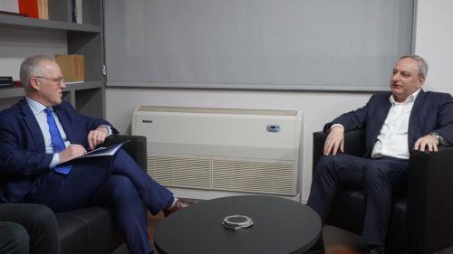 AKEL Genel Sekreteri ve Birleşik Krallık  Yüksek Komiseri Kıbrıs konusunu görüştü