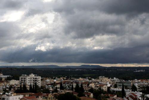 Κίτρινη προειδοποίηση για καταιγίδες στα νότια και ανατολικά εξέδωσε το Τμ. Μετεωρολογίας