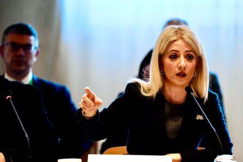 Βασική προτεραιότητα η ανάδειξη των νέων στο επίκεντρο της δημόσιας ζωής λέει η ΠτΒ