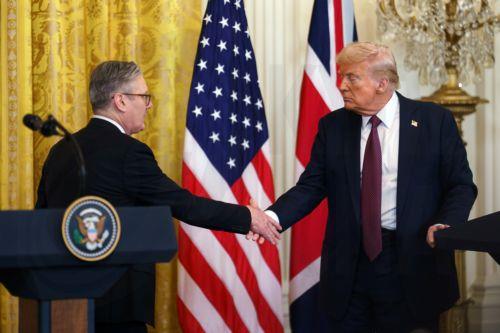 Τηλεφωνική επικοινωνία Τραμπ - Στάρμερ για τα Στενά του Ορμούζ