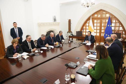 Υπόμνημα συντεχνιών στον ΠτΔ για κατώτατο, εργασιακά και αίτημα για συνάντηση