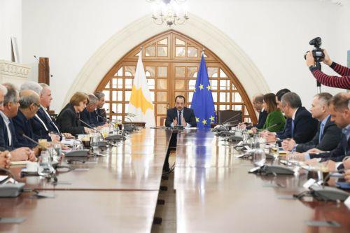 Συνάντηση με ΠτΔ θα επιδιώξουν οι συντεχνίες, 9/1 συνεδριάζει το Εργ. Συμβουλευτικό Σώμα