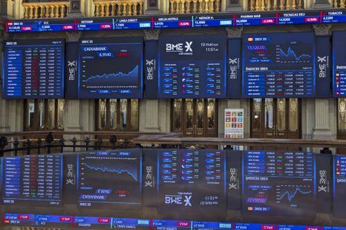 Σε προπολεμικά επίπεδα οι μετοχές στη Wall Street, πέφτει η τιμή χρυσού και πετρελαίου