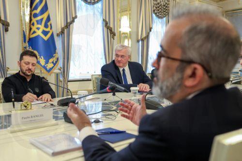 O Zελένσι ζητά από τη διεθνή κοινότητα να αυξήσει την πίεση στη Ρωσία