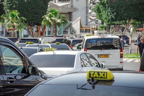 Εισηγήσεις από αρμόδιους μέχρι Δευτέρα για πάταξη παρανομίας στα αστικά ταξί ζητά η Επ. Μεταφορών