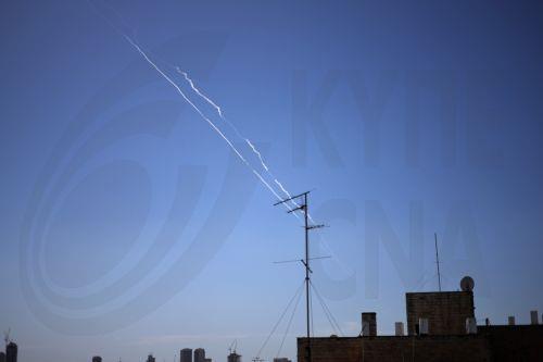 Εκατοντάδες πύραυλοι εκτοξεύτηκαν από το Ιράν, εκρήξεις στην Ιερουσαλήμ