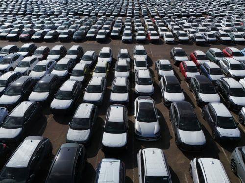 Πιθανή η αύξηση δασμών στα οχήματα για αύξηση επενδύσεων στις ΗΠΑ λέει ο Τραμπ