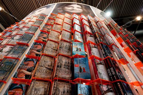 Ανθρώπινη αλυσίδα για μεταφορά 9.100 βιβλίων σε δύο ώρες στο Μίσιγκαν