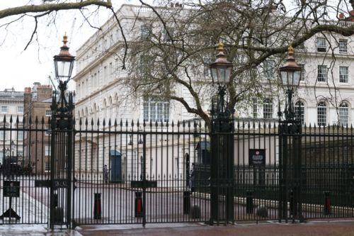 Το Λονδίνο ελπίζει ότι οι αμερικανικοί δασμοί θα ανακληθούν με μια οικονομική συμφωνία