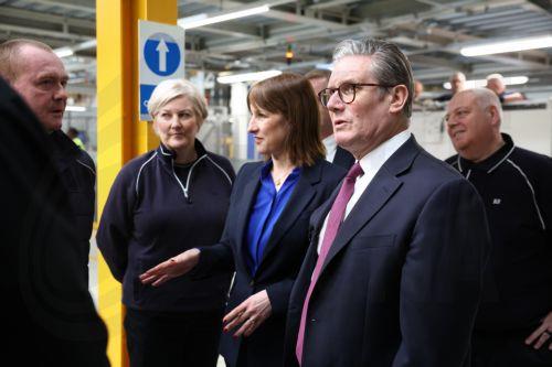 Πέραν των £2 τρισ. θα διαμοιράσει στα Υπουργεία η Βρετανίδα ΥΠΟΙΚ