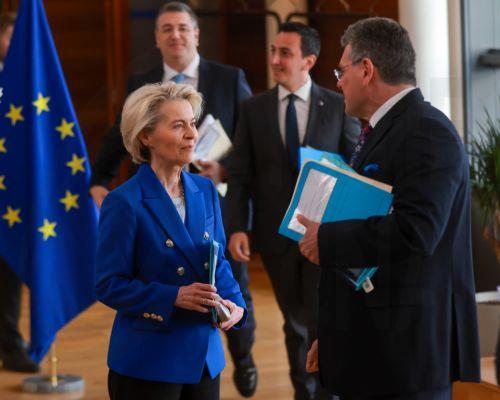 Παγώνει τα αντίμετρα για 90 ημέρες η ΕΕ, δίνει περιθώριο στις διαπραγματεύσεις