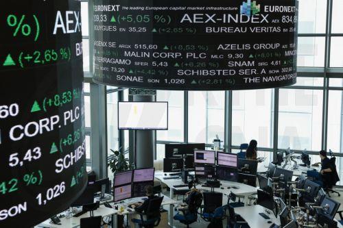 Στο κόκκινο οι γαλλικές τράπεζες μετά την παραίτηση Λεκορνί