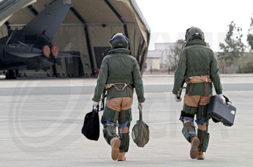 Το Λονδίνο εξετάζει στρατιωτικά αρχεία πτήσεων στο πλαίσιο έρευνας για σκάνδαλο Έπστιν