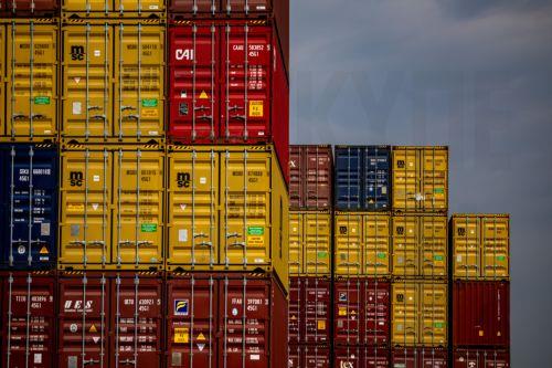 DBRS: Σε αυτοκίνητα, υποδομές, συγκοινωνίες οι μεγαλύτερες επιπτώσεις δασμών