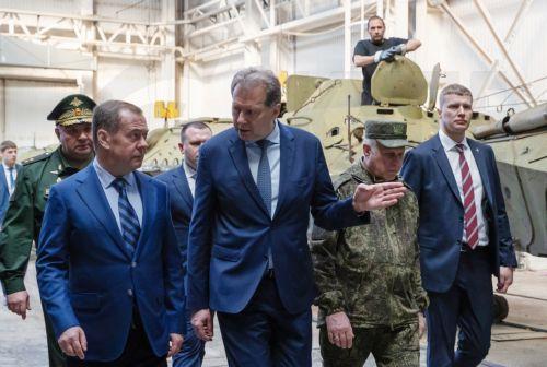 Καμία εγγύηση ασφάλειας Κιέβου αν επιτεθεί στη Μόσχα στις 9/5, λέει ο Μεντβέντεφ