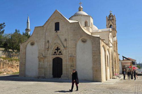Στον Άγιο Συνέσιο στο κατεχόμενο Ριζοκάρπασο η λειτουργία την Πέμπτη