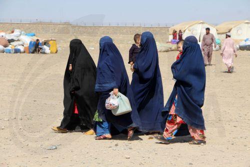 Μαζικές απελάσεις Αφγανών από το Πακιστάν, ξεπερνούν τις εκατό χιλιάδες