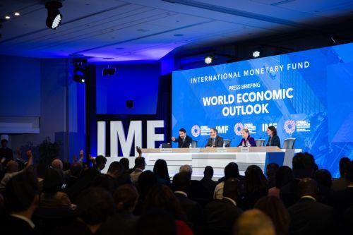 Ο Μπέσεντ παροτρύνει ΔΝΤ-Παγκόσμια Τράπεζα να επικεντρωθούν εκ νέου στις βασικές αποστολές τους