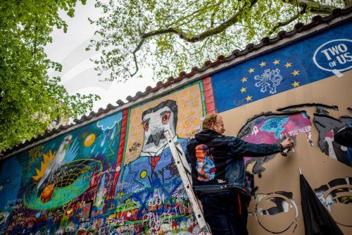 Ανησυχούν οι Κύπριοι για το πώς η τεχνητή νοημοσύνη επηρεάζει τους καλλιτέχνες, σύμφωνα με Eυρωβαρόμετρο