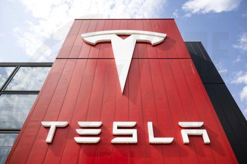 Μεγάλη πτώση την Πέμπτη στη μετοχή Tesla μετά την διαμάχη Τραμπ-Μασκ