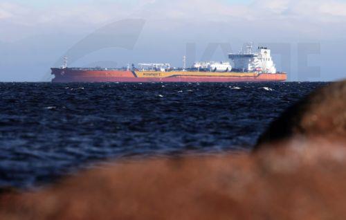 Υπό κράτηση τα μέλη του πληρώματος του τάνκερ στον κόλπο του Ομάν